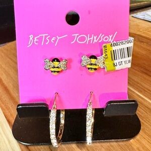 Betsey Johnson NWT Bee 🐝 & hoop earring very high quality & beautiful gold tone